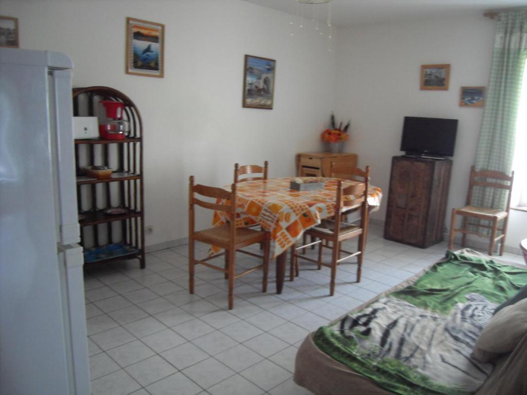 Gites De Mer Port-en-Bessin-Huppain Kamer foto