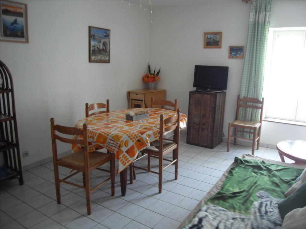 Gites De Mer Port-en-Bessin-Huppain Kamer foto