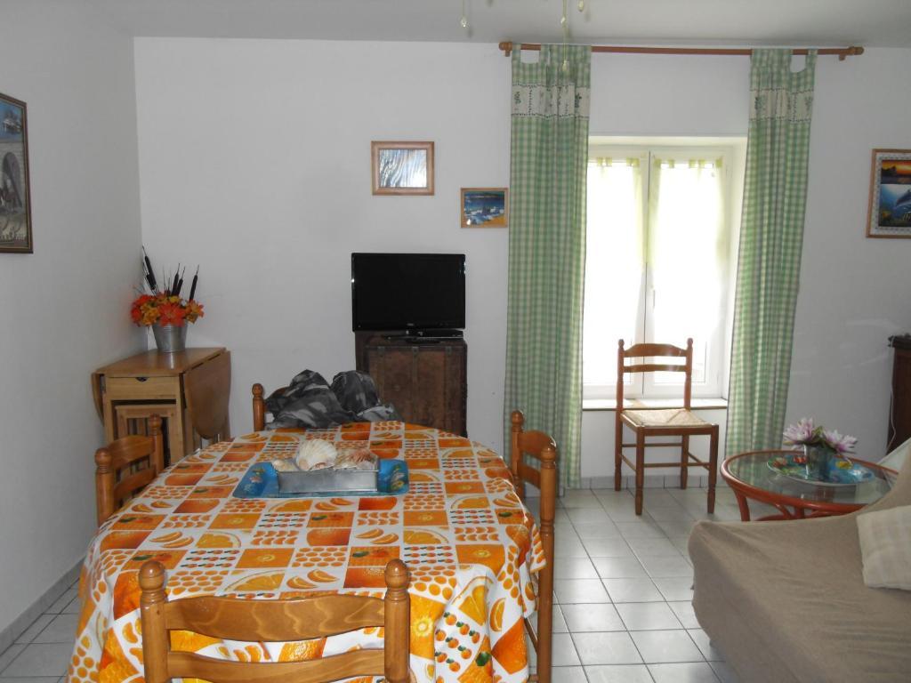 Gites De Mer Port-en-Bessin-Huppain Kamer foto
